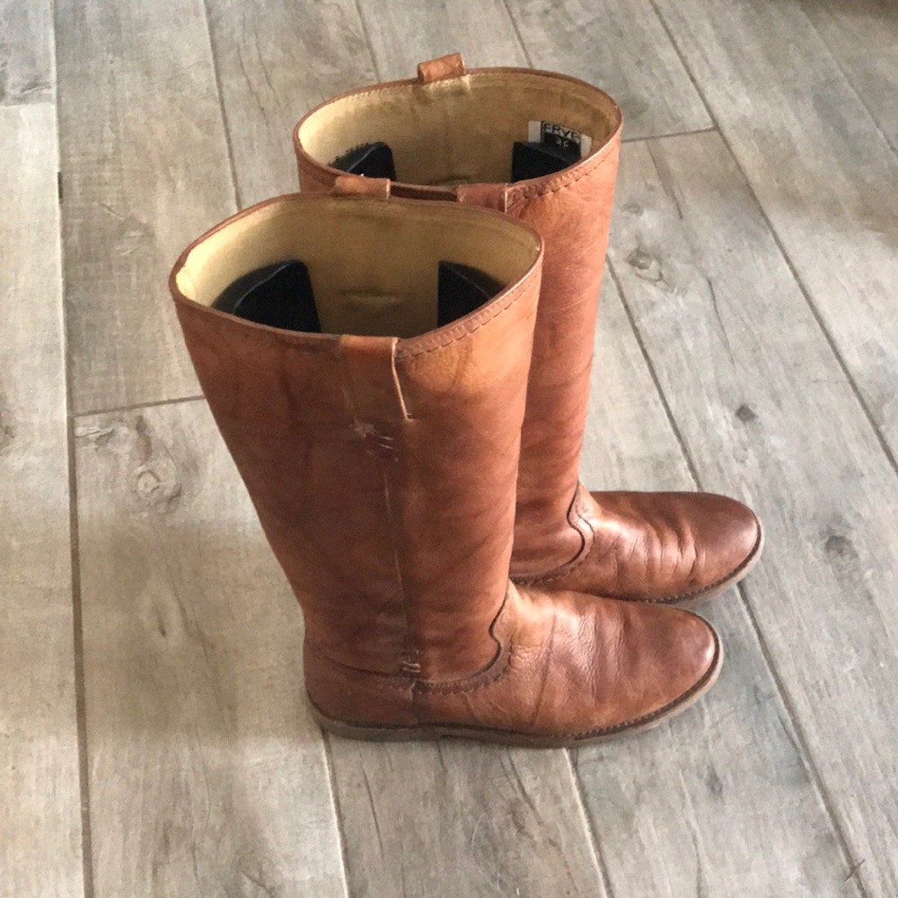 Women’s Frye boots 8.5 camel brown